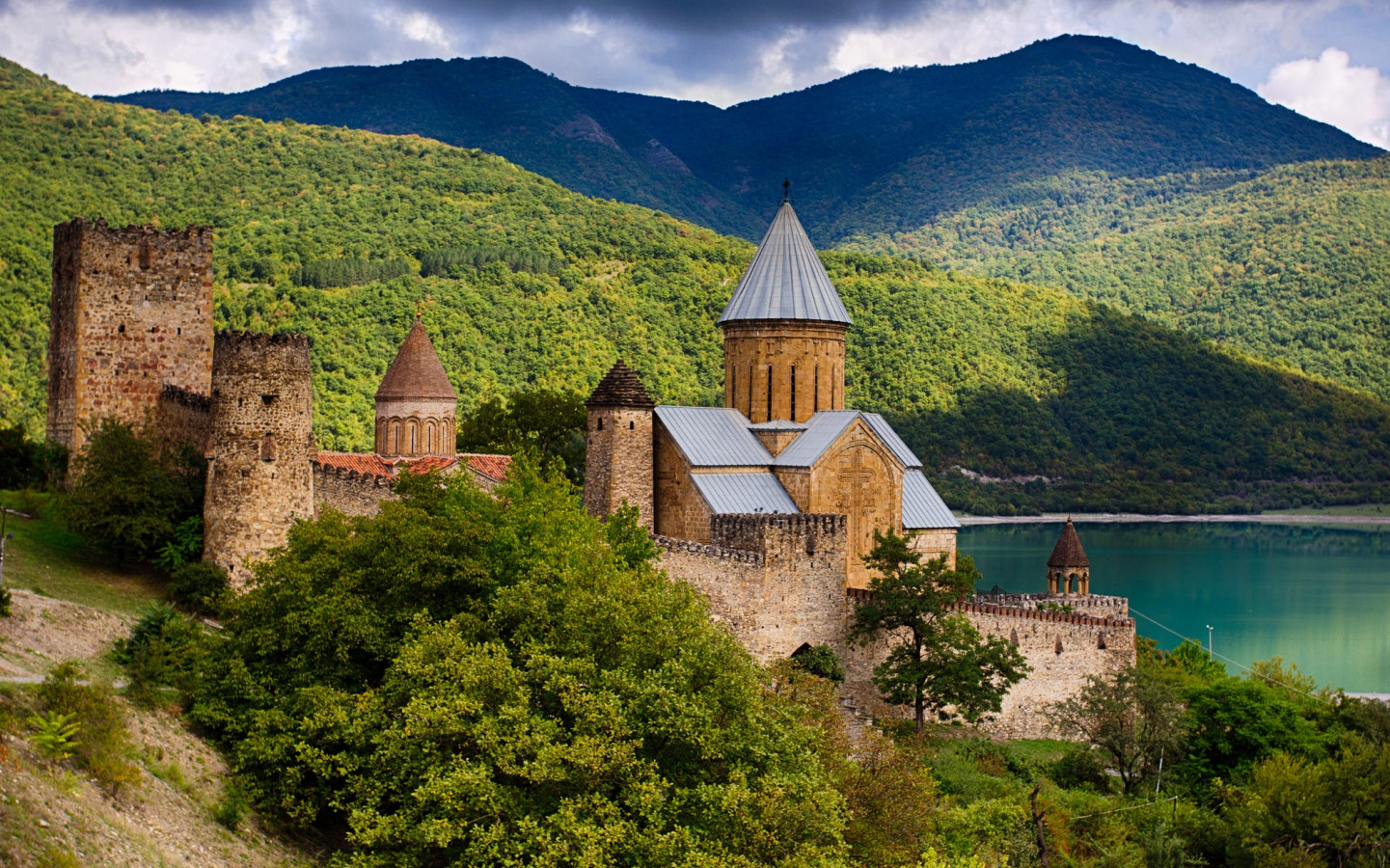 KAUKĀZA PĒRLES: ARMĒNIJA UN GRUZIJA